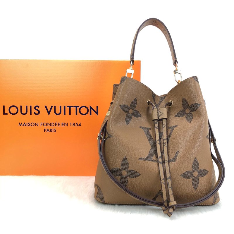 Louis Vuitton Neonoe Oversized Logo